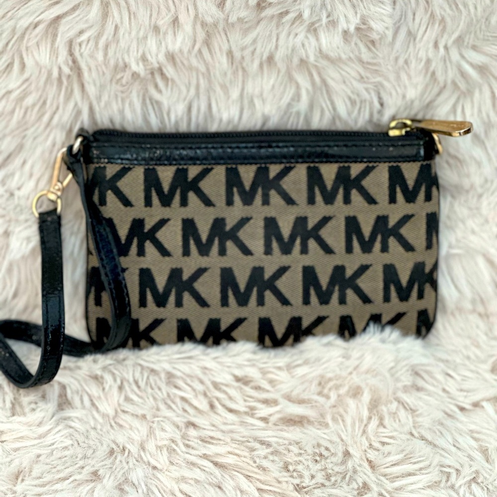 Michael Kors Signature Wristlet